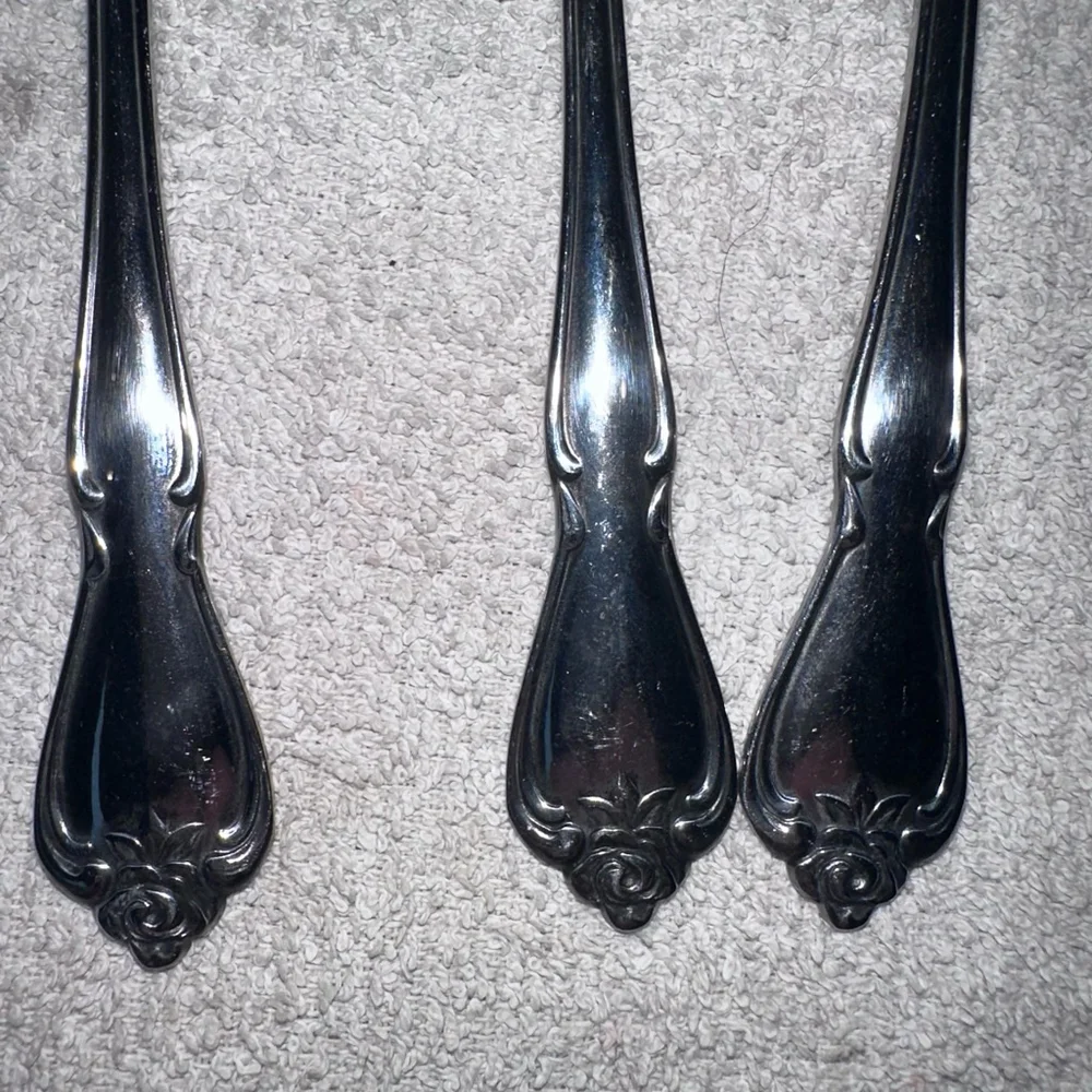 Oneida Arbor Rose Stainless True Rose 1881 Rogers Ltd Silverware Flatware Spoons